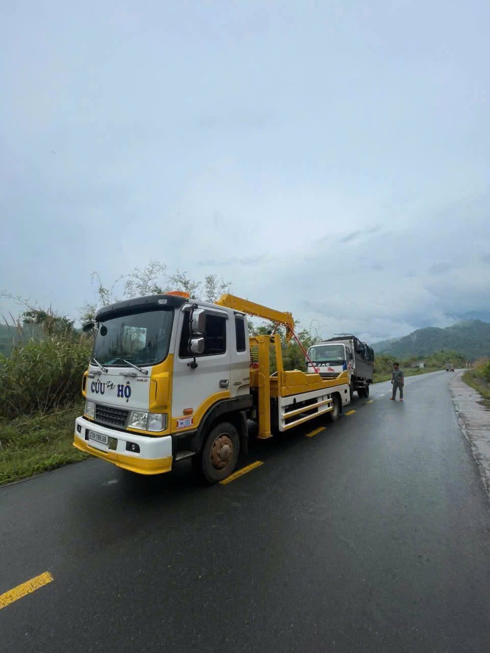 Khi xe ô tô gặp sự cố giữa đường